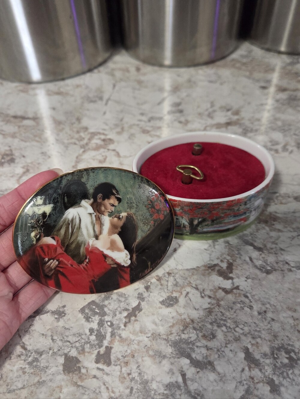 Vintage 1992 Gone With The Wind, Scarlett And Rhett, Music Box, Works!